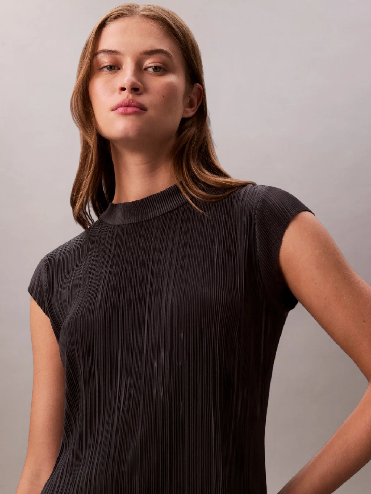 Ebony فستان متوسط الطول بكسرات