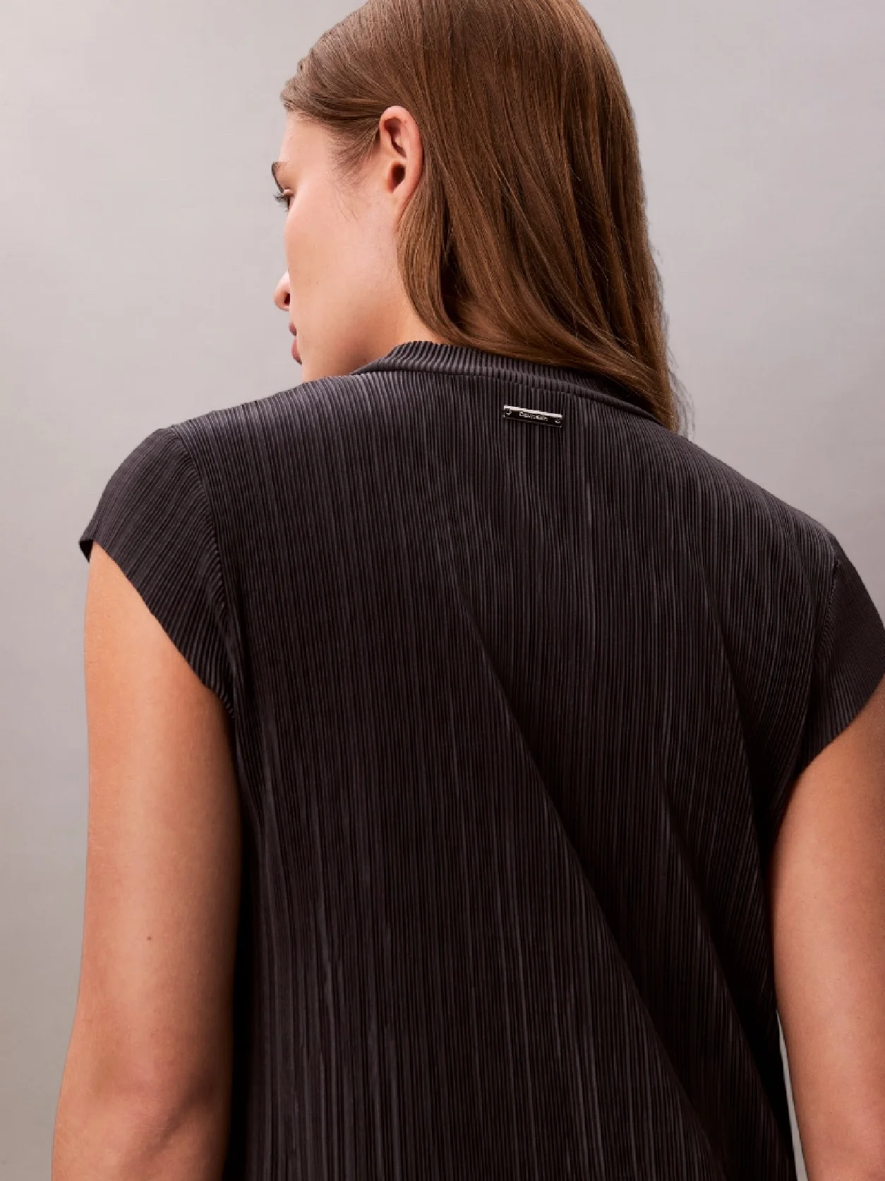 Ebony فستان متوسط الطول بكسرات