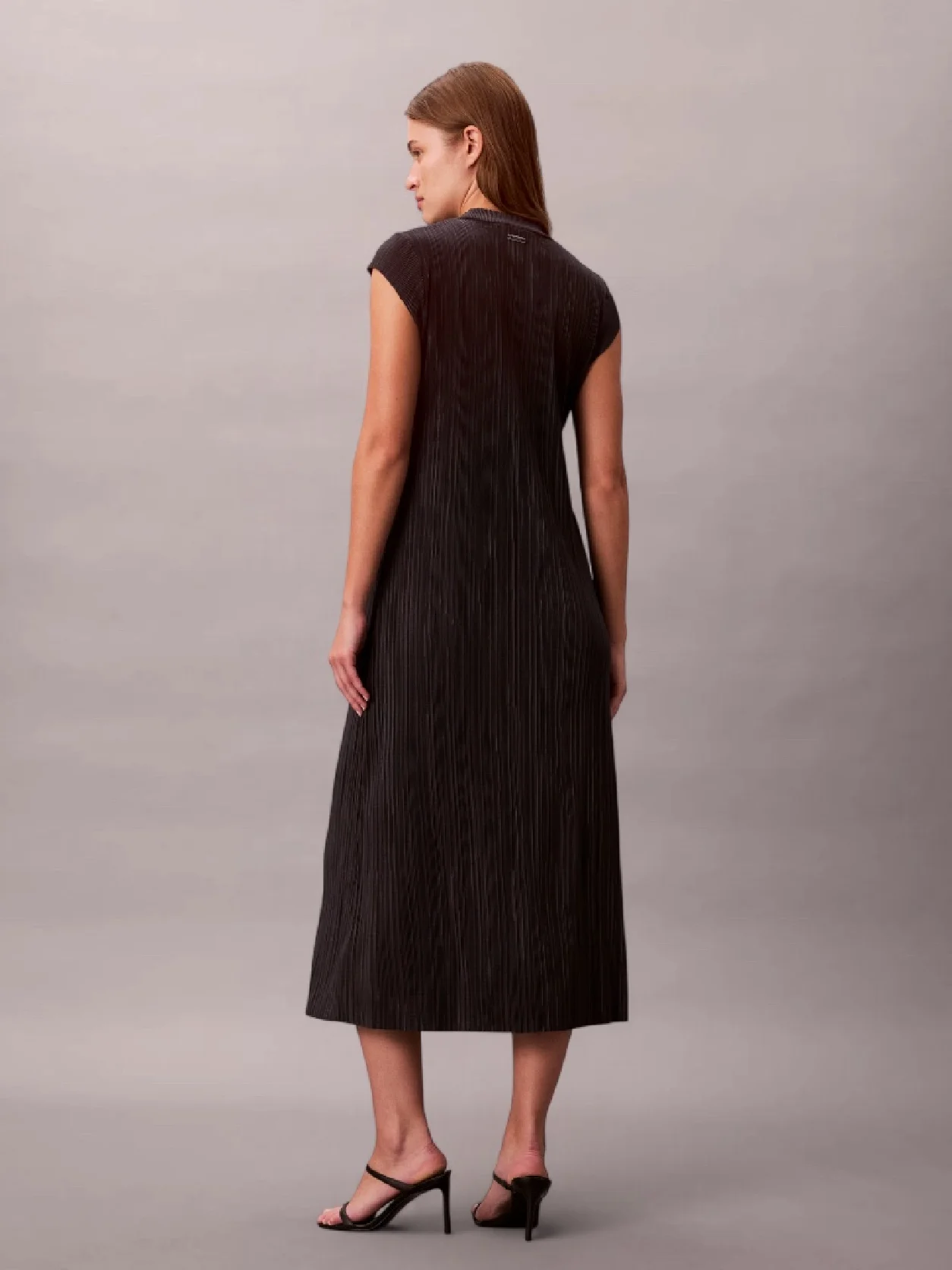 Ebony فستان متوسط الطول بكسرات