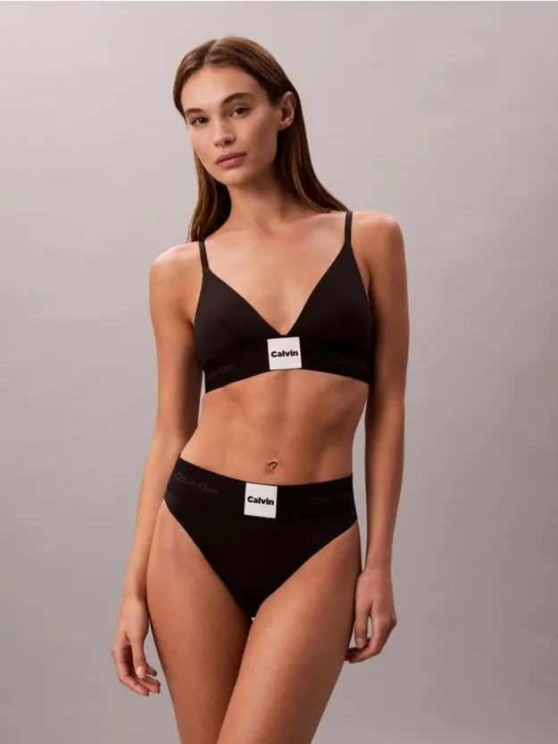 Black برا غير مبطنة بتصميم مثلث - كلفن كلاين جرافيك