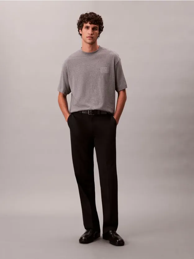 Med Grey Heather تيشيرت بقصّة مريحة بملصق شعار