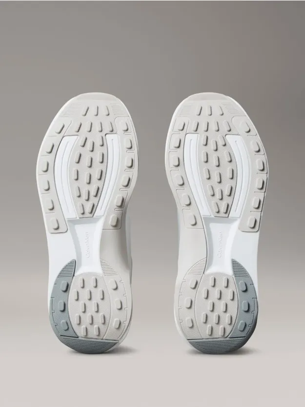 White/Granite Road/Granite Gray حذاء رياضي خفيف الوزن للغاية من قماش شبكي جيد التهوية