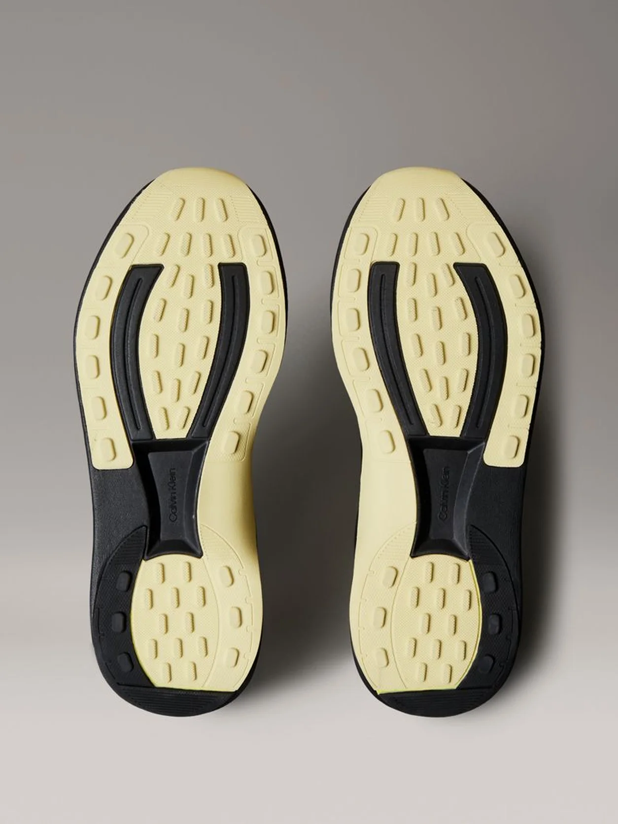 Black/Medieval Forest/Coal/Lime حذاء رياضي خفيف الوزن للغاية من قماش شبكي جيد التهوية