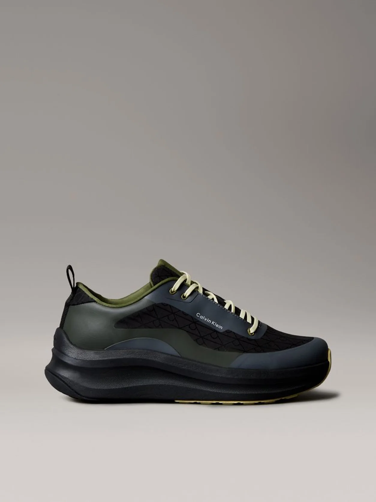 Black/Medieval Forest/Coal/Lime حذاء رياضي خفيف الوزن للغاية من قماش شبكي جيد التهوية